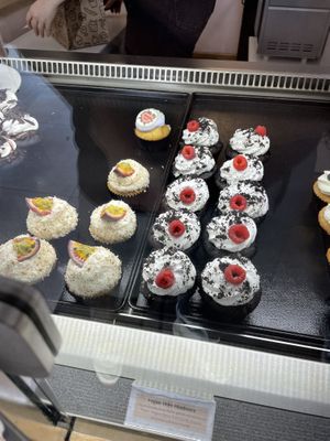 cupcakes clearly labeled   at Cupcakes & Bagels in Stuttgart