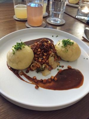 Vegan Grammelknödel (Vegan dumplings) at Die Donauwirtinnen in Linz