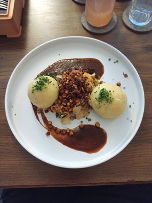 Vegan Grammelknödel (Vegan dumplings) at Die Donauwirtinnen in Linz