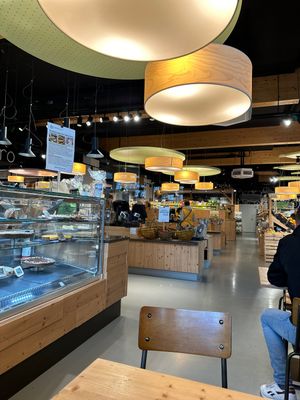 Je kunt er binnen lunchen maar ook buiten in het zonnetje  at Bioladen Schömmel in Cottbus