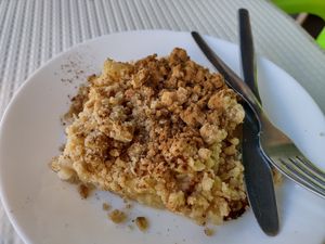 Apple crumble dessert at Sabor Superior in Alges