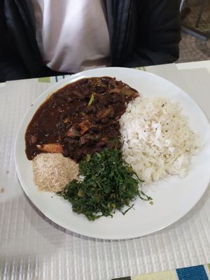 Feijoada à "brasileira" com arroz, farofa e caldo verde at Sabor Superior in Alges
