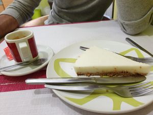 cake, coffee at Sabor Superior in Alges