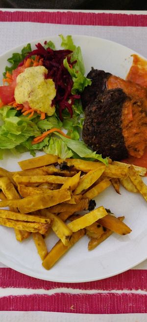 Mushroom burger with sweet potato in the oven at Sabor Superior in Alges