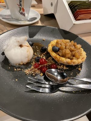 Dessert🤩  at Brasserie Thuis in Rotterdam