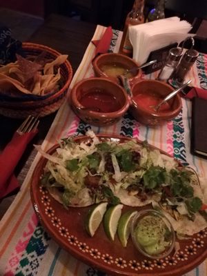 Nachos, Dips, Tacos & Guacamole  at El Pikosito in Hamburg