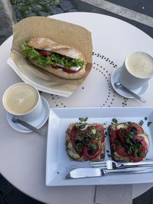 Hummusstulle und Fetabaguette sowie zwei Kaffee mit Hafermilch 💚  at Plantyful in Darmstadt