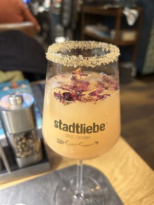 Bellini alkoholfrei 8,90€  at Stadtliebe in Linz