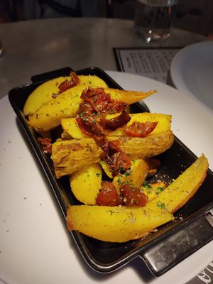 Patatas con especias y tomates at Choose in Madrid