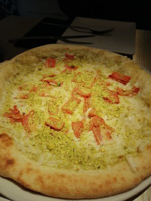 Pizza con pistachos y vacon at Choose in Madrid