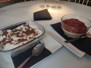 Tiramisu y pannacota at Choose in Madrid