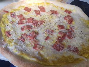 Pizza carbonara at Choose in Madrid