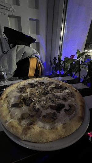 pizza truffle . nice, although very heavy.   at Choose in Madrid