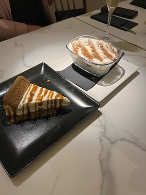 Tiramisu and lotus cheesecake  at Choose in Madrid