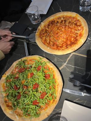 barbacoa (bbq) pizza and rucola (arugula) pizza  at Choose in Madrid