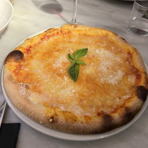 margherita pizza  at Choose in Madrid