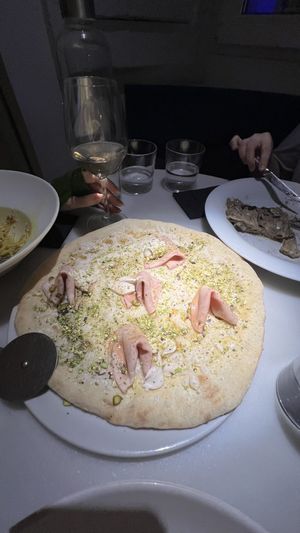 Mortadela y pistacho 💜con crema de queso y un toque dulce increíble   at Choose in Madrid