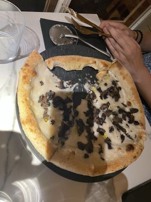 Mushroom pizza  at Choose in Madrid