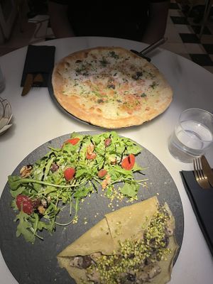 Vegan crepe with chicken and mushroom   at Choose in Madrid