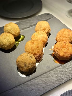 Arancinetti - bolognese, pesto, smoked ham and truffle  at Choose in Madrid