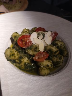Gnocchis con pesto at Choose in Madrid