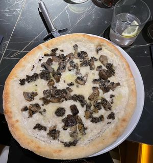 Truffelpizza   at Choose in Madrid