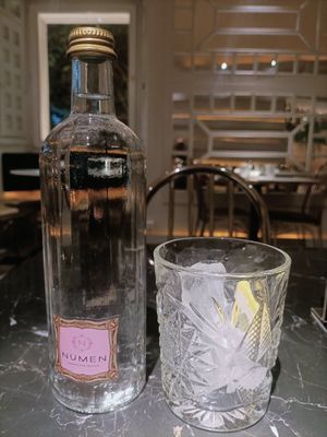 Sparkling water at Choose in Madrid