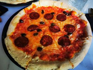 Pizza diavola at Choose in Madrid