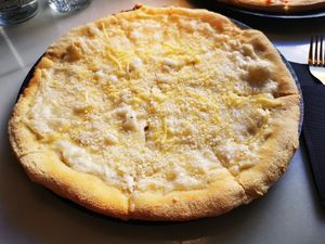 Pizza 4 formaggi at Choose in Madrid