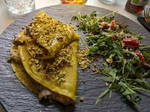 Crepe of mushroom and chicken at Choose in Madrid