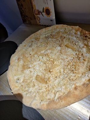 Gorgopear pizza at Choose in Madrid