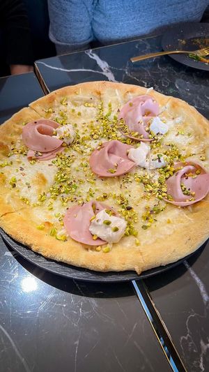 Mortadella pizzaa  at Choose in Madrid