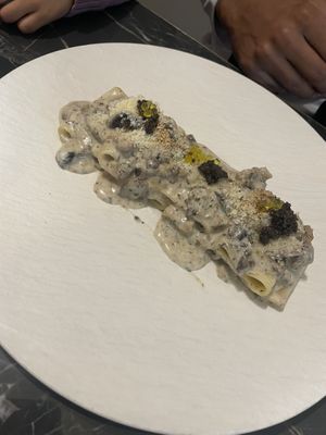 Paccheri Funghi Salsiccia e tartufo  at Choose in Madrid