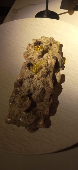 Paccheri Funghi, salsiccia e tartufo at Choose in Madrid