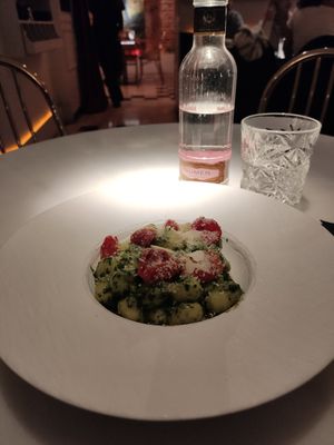 Gnocchi al pesto e pomodorini at Choose in Madrid