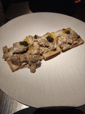 Paccheri funghi, salsiccia e tartufo at Choose in Madrid