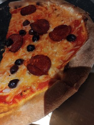 Pizza Diavola at Choose in Madrid