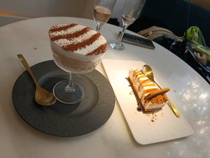 Tiramisú y tarta de caramelo at Choose in Madrid