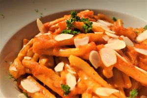 Caserecce con crema de pimientos y almendras at Choose in Madrid