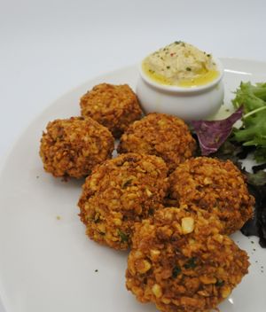 Falafels y hummus at Choose in Madrid