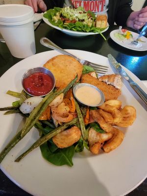 Vegan Crab cakes at Ivy's Bohemia House in Chesterton