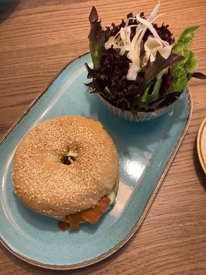 Bajgiel z twarogiem z kiszonych migdałów. at Zakwasownia in Gdansk