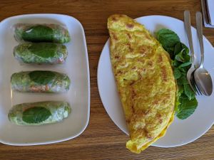 Goi Cuôn (Summer Rolls, properly rolled 😋) & Bánh Xèo (vietnamese crèpe) : my favorite joints 😍 at Alam Green Lotus in Ubud