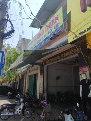 The front of the restaurant at Huong Thien in Tam Ky