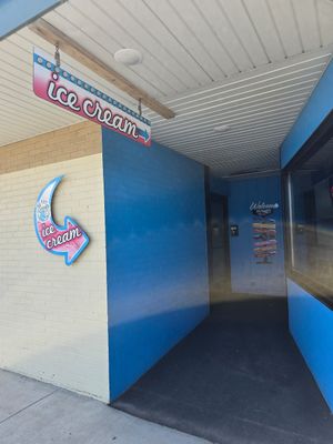 Outside at Big River Scoop Ice Cream in Bemidji