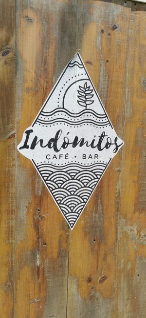 Logo at the entrance at Indómitos Café & Bar in Uvita