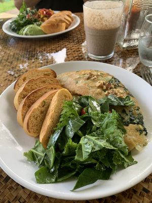Vegan omelette!!! 😋 with selfmade bread at Indómitos Café & Bar in Uvita