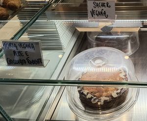 Torte vegane at Caracolito in Trento