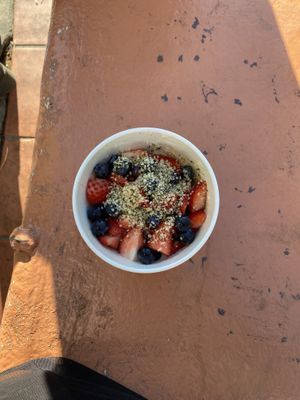 anchor oatmeal bowl🍓🫐🍓🍓🫐🫐🫐🍓 at Backyard Bowls - Motor Way in Santa Barbara
