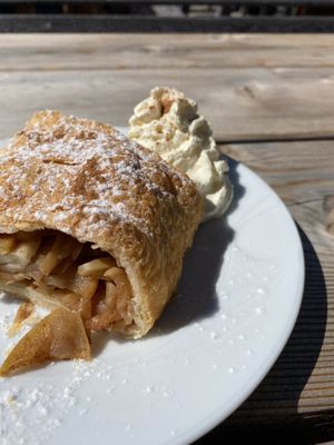 Apfelstrudel with vegan cream  at Franz-Fischer-Hütte in Zederhaus